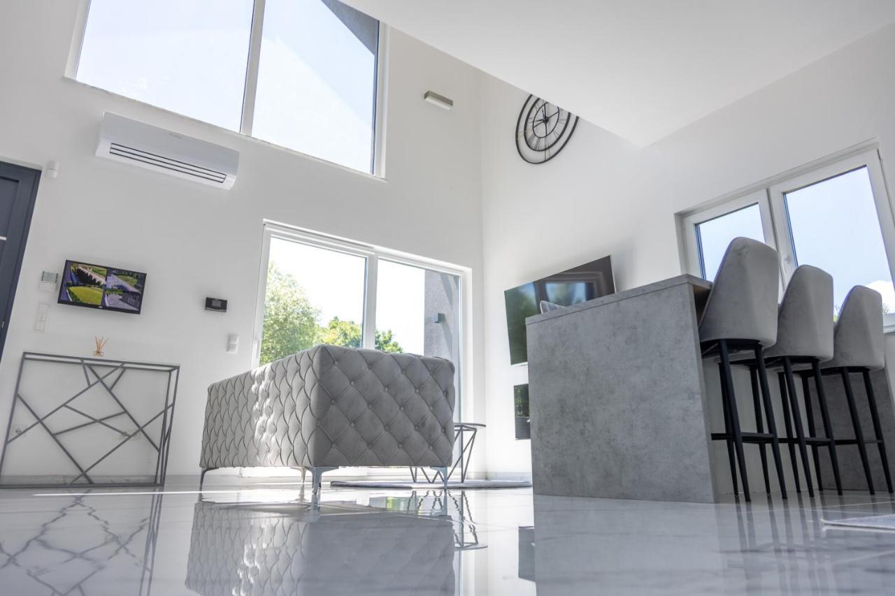 Villa Lux *